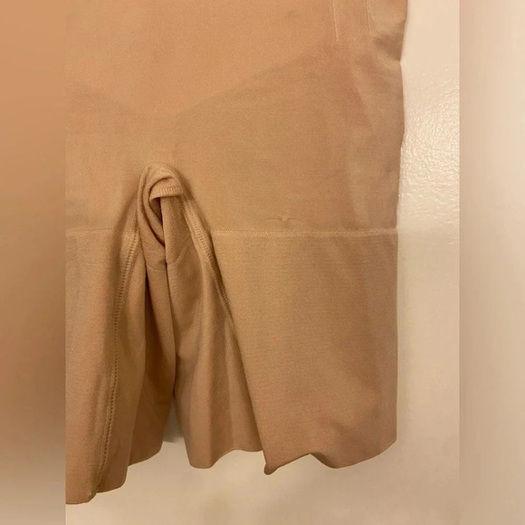 NWT SPANXsculpt OnCore High-Waisted Mid Thigh Short Soft Nude Size Medium - Picture 4 of 5